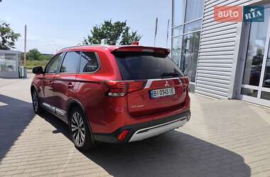 Внедорожник / Кроссовер Mitsubishi Outlander 2022 в 