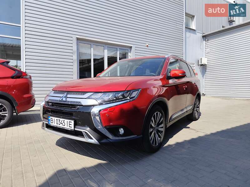 Внедорожник / Кроссовер Mitsubishi Outlander 2022 в 