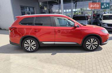 Внедорожник / Кроссовер Mitsubishi Outlander 2022 в 
