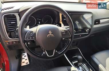 Внедорожник / Кроссовер Mitsubishi Outlander 2022 в 