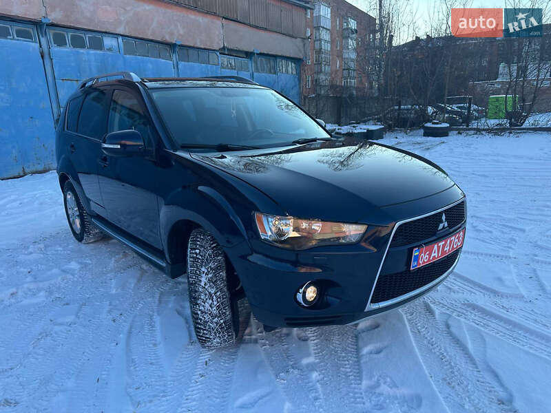 Позашляховик / Кросовер Mitsubishi Outlander 2010 в Києві