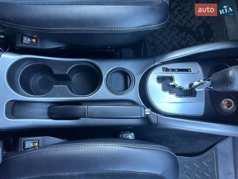 Позашляховик / Кросовер Mitsubishi Outlander 2010 в Києві