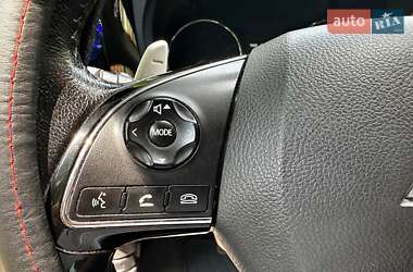 Внедорожник / Кроссовер Mitsubishi Outlander 2016 в 