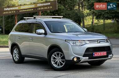 Внедорожник / Кроссовер Mitsubishi Outlander 2015 в 