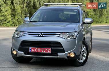 Внедорожник / Кроссовер Mitsubishi Outlander 2015 в 