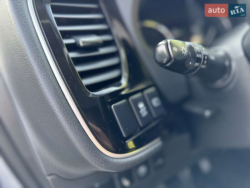 Внедорожник / Кроссовер Mitsubishi Outlander 2015 в Трускавце