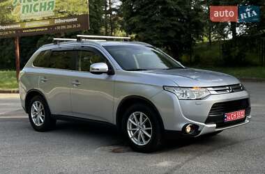 Внедорожник / Кроссовер Mitsubishi Outlander 2015 в 