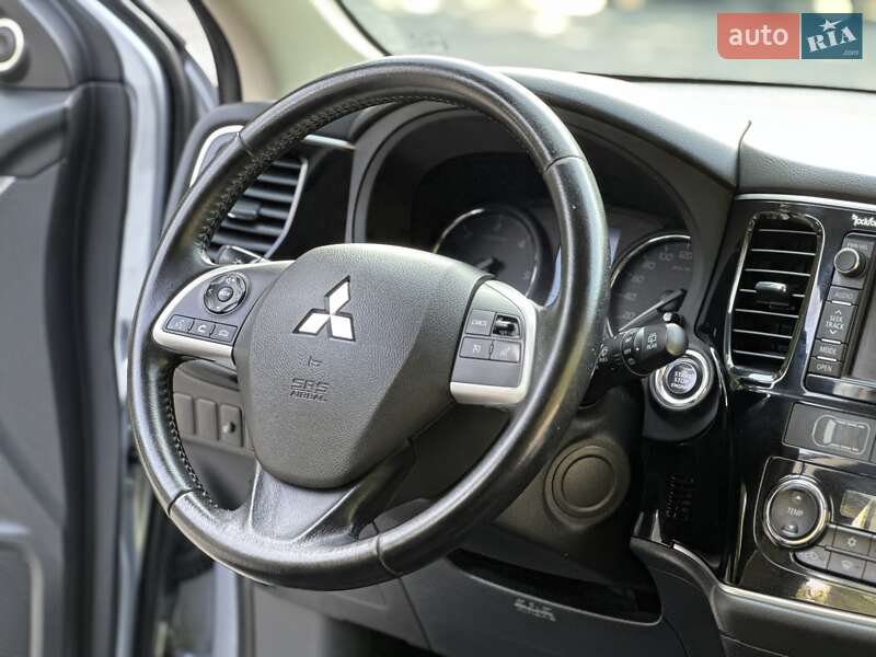 Внедорожник / Кроссовер Mitsubishi Outlander 2015 в Трускавце
