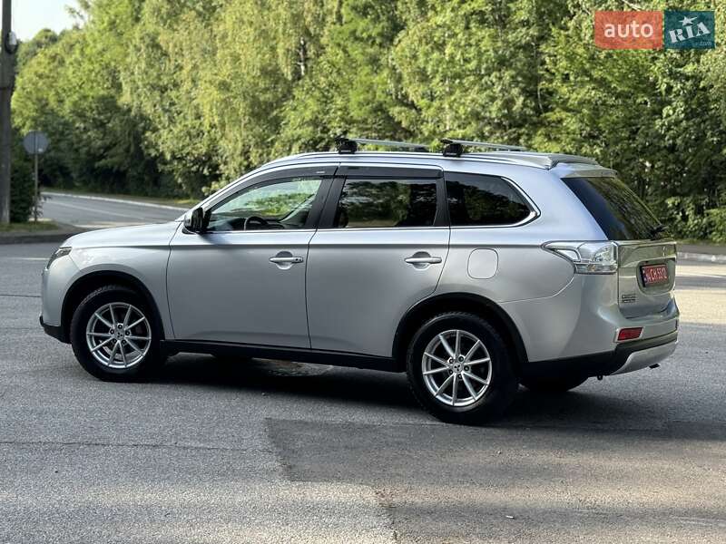 Внедорожник / Кроссовер Mitsubishi Outlander 2015 в Трускавце