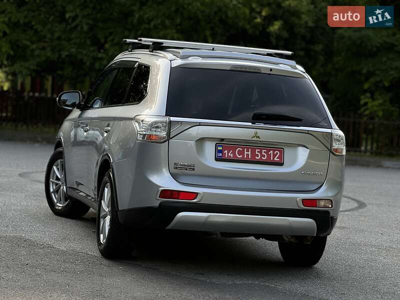 Внедорожник / Кроссовер Mitsubishi Outlander 2015 в Трускавце