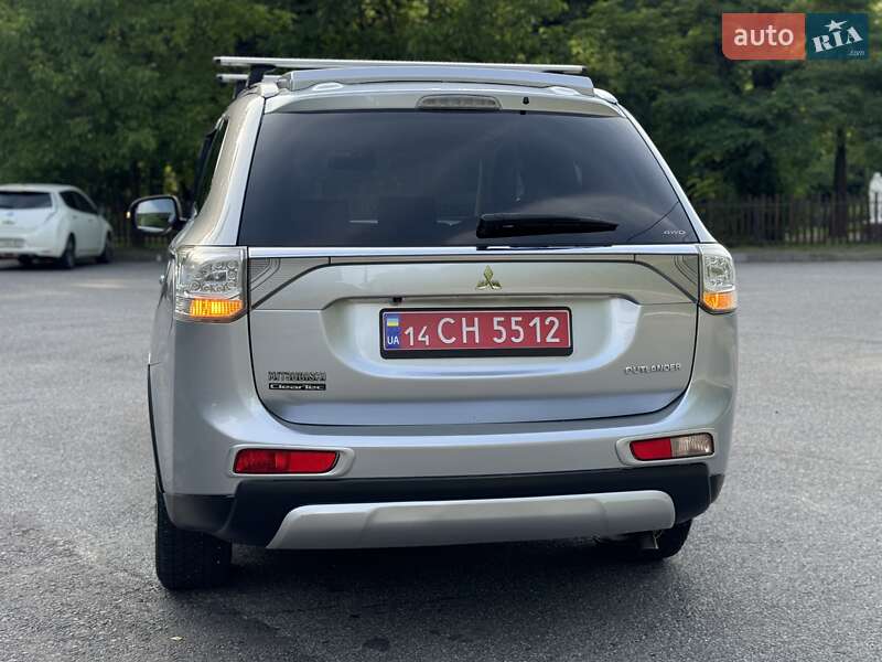 Внедорожник / Кроссовер Mitsubishi Outlander 2015 в Трускавце