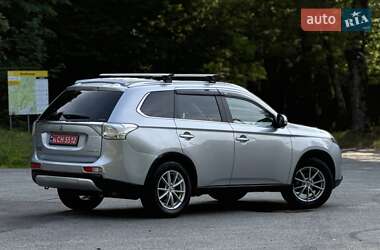 Внедорожник / Кроссовер Mitsubishi Outlander 2015 в 