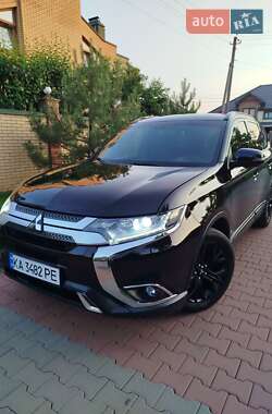 Внедорожник / Кроссовер Mitsubishi Outlander 2018 в 