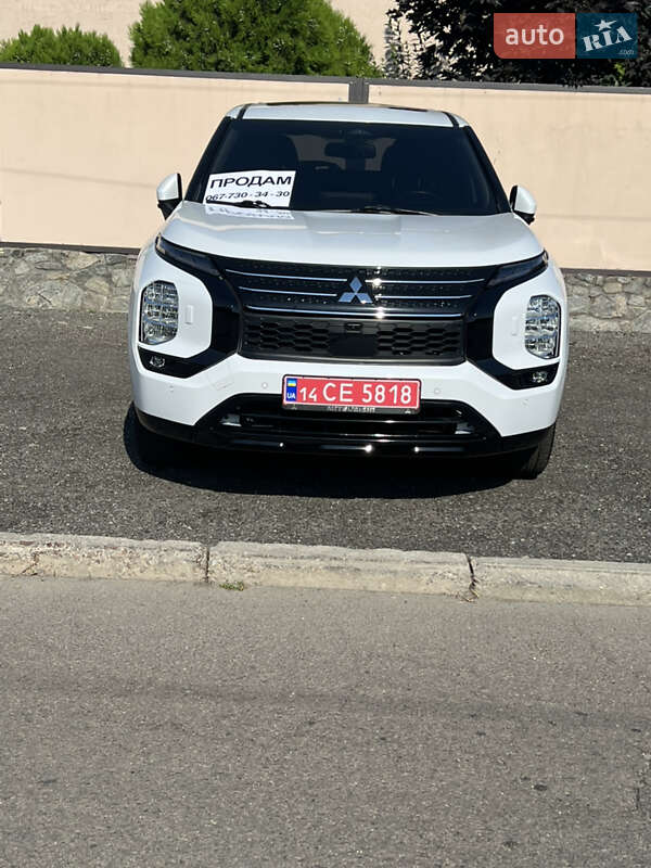 Внедорожник / Кроссовер Mitsubishi Outlander 2023 в Днепре
