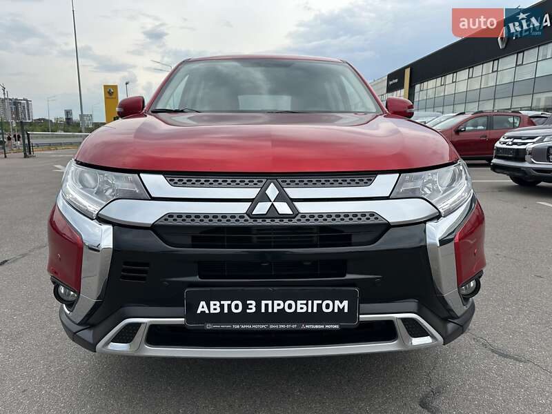 Внедорожник / Кроссовер Mitsubishi Outlander 2020 в Киеве
