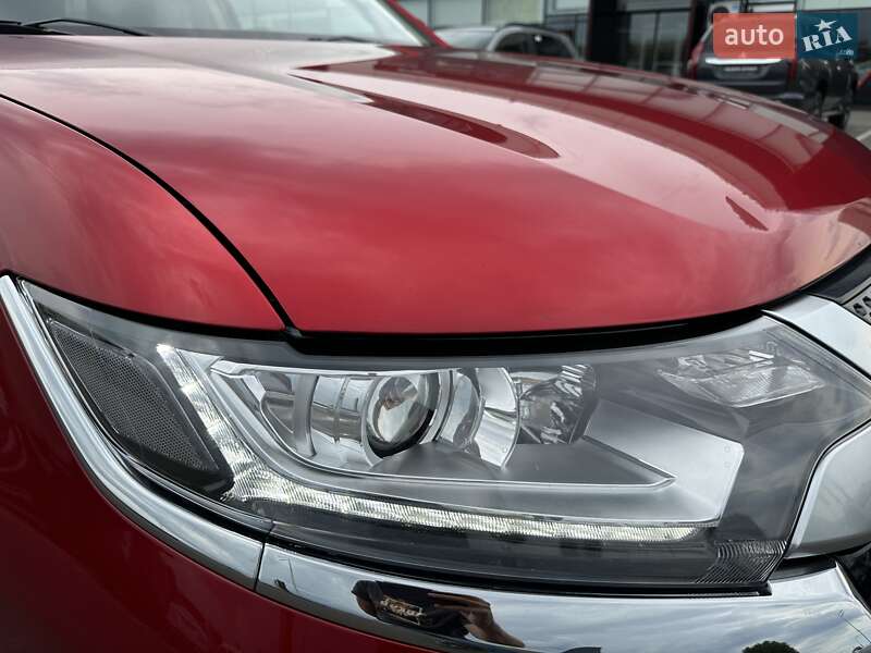 Внедорожник / Кроссовер Mitsubishi Outlander 2020 в Киеве