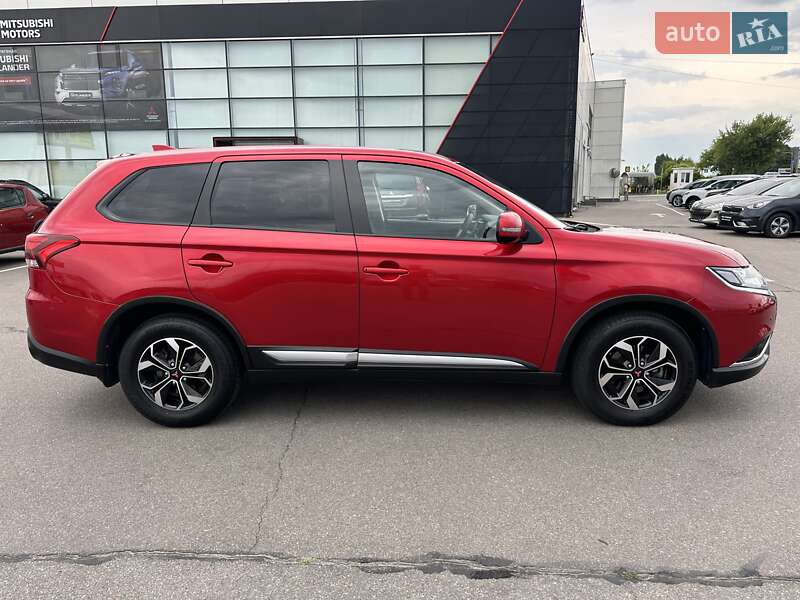 Внедорожник / Кроссовер Mitsubishi Outlander 2020 в Киеве