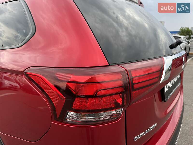 Внедорожник / Кроссовер Mitsubishi Outlander 2020 в Киеве