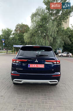 Внедорожник / Кроссовер Mitsubishi Outlander 2022 в 