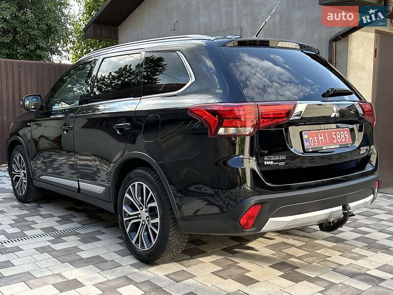 Внедорожник / Кроссовер Mitsubishi Outlander 2015 в Ровно