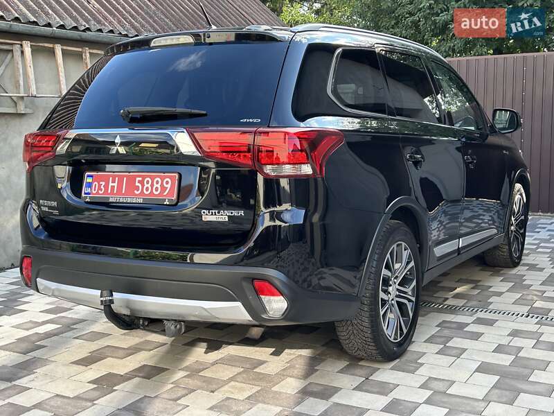 Внедорожник / Кроссовер Mitsubishi Outlander 2015 в Ровно