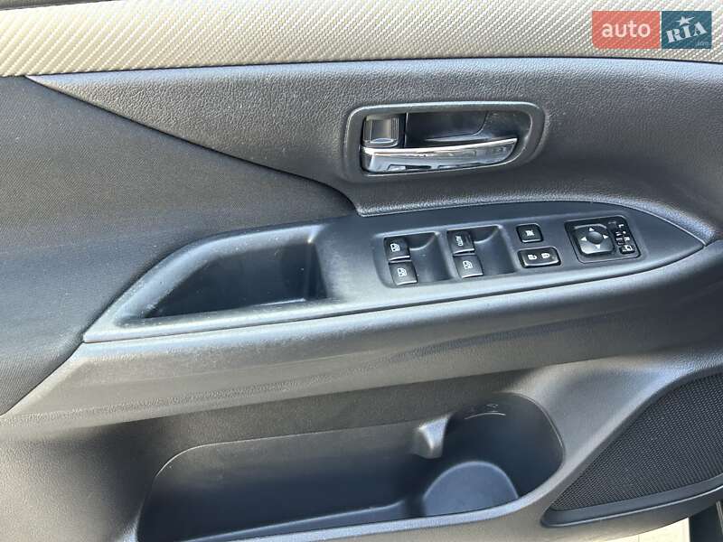 Внедорожник / Кроссовер Mitsubishi Outlander 2015 в Ровно