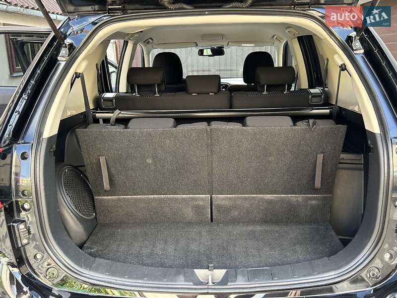 Внедорожник / Кроссовер Mitsubishi Outlander 2015 в Ровно