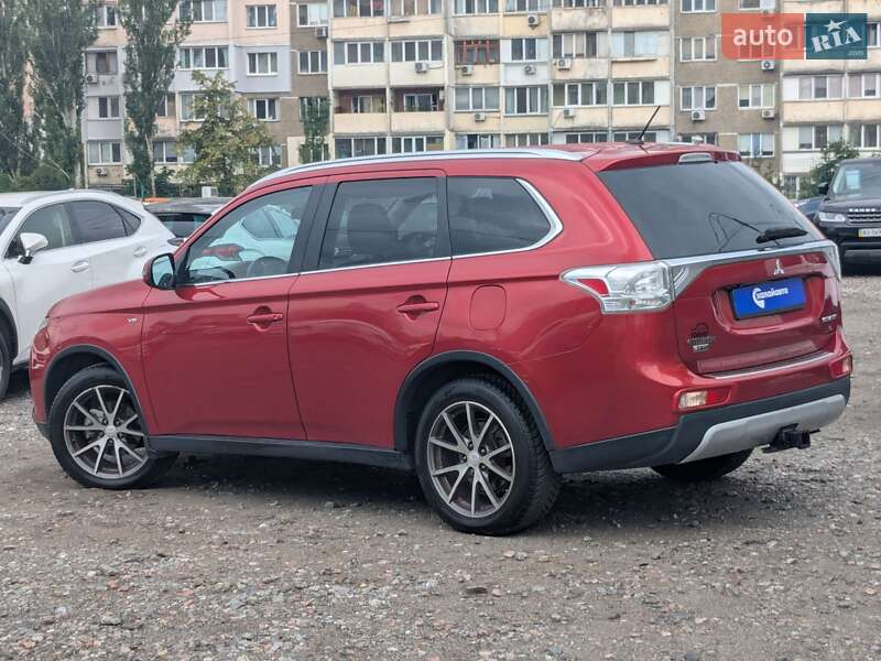 Внедорожник / Кроссовер Mitsubishi Outlander 2014 в Киеве