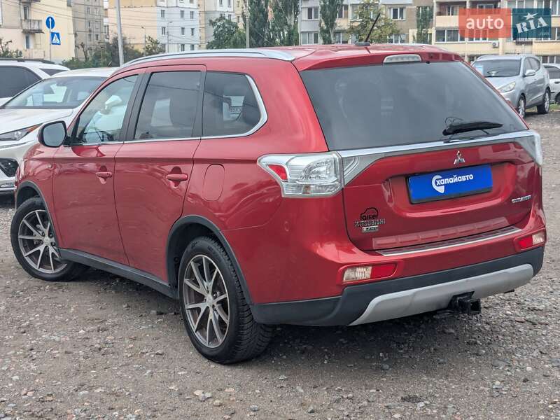 Внедорожник / Кроссовер Mitsubishi Outlander 2014 в Киеве