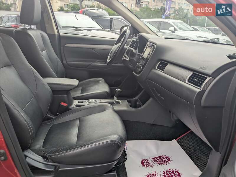 Внедорожник / Кроссовер Mitsubishi Outlander 2014 в Киеве