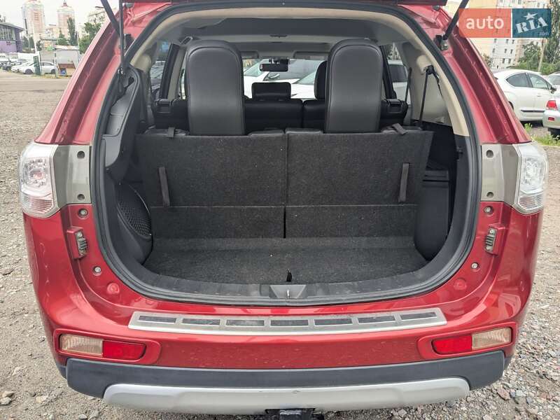 Внедорожник / Кроссовер Mitsubishi Outlander 2014 в Киеве