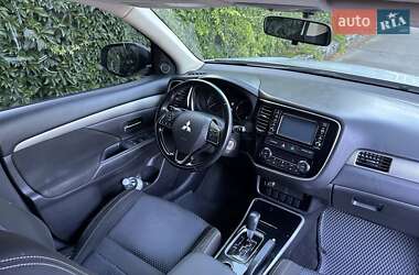 Внедорожник / Кроссовер Mitsubishi Outlander 2017 в 