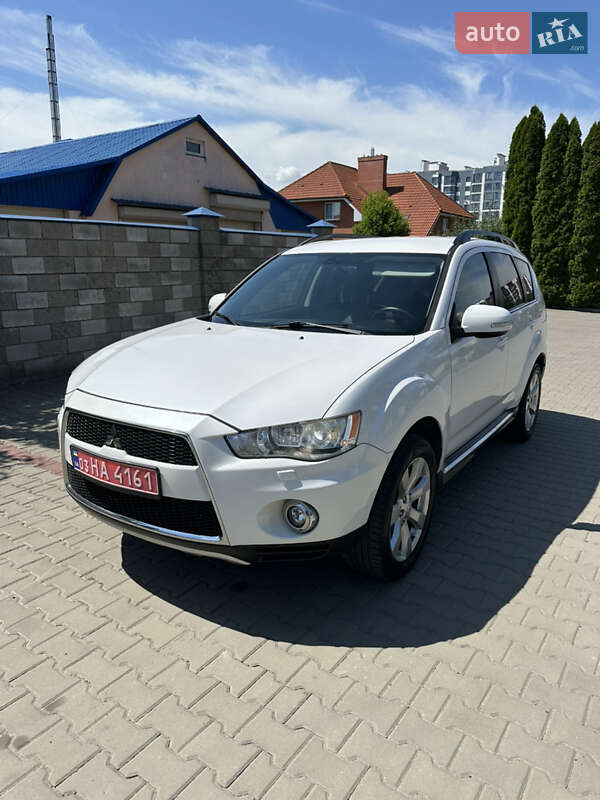 Внедорожник / Кроссовер Mitsubishi Outlander 2011 в Дубно