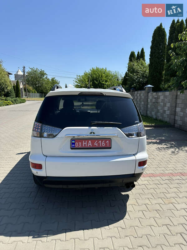Внедорожник / Кроссовер Mitsubishi Outlander 2011 в Дубно