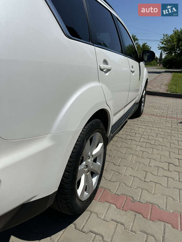 Внедорожник / Кроссовер Mitsubishi Outlander 2011 в Дубно