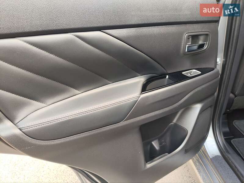 Внедорожник / Кроссовер Mitsubishi Outlander 2019 в Кривом Роге
