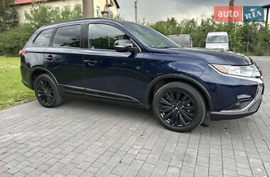 Внедорожник / Кроссовер Mitsubishi Outlander 2020 в 