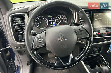 Внедорожник / Кроссовер Mitsubishi Outlander 2020 в 