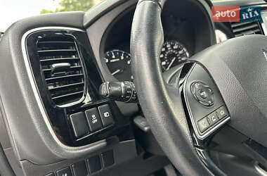 Внедорожник / Кроссовер Mitsubishi Outlander 2020 в 