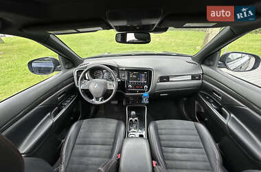 Внедорожник / Кроссовер Mitsubishi Outlander 2020 в 