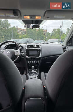 Внедорожник / Кроссовер Mitsubishi Outlander 2015 в 