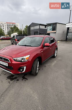 Внедорожник / Кроссовер Mitsubishi Outlander 2015 в 