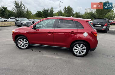Внедорожник / Кроссовер Mitsubishi Outlander 2015 в 