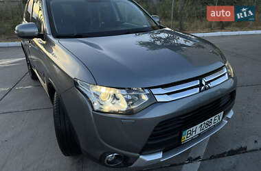 Внедорожник / Кроссовер Mitsubishi Outlander 2014 в 