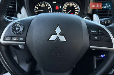 Внедорожник / Кроссовер Mitsubishi Outlander 2014 в 