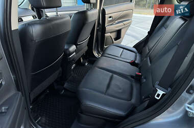 Внедорожник / Кроссовер Mitsubishi Outlander 2014 в 
