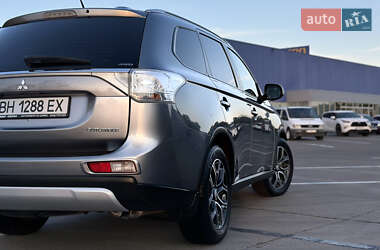 Внедорожник / Кроссовер Mitsubishi Outlander 2014 в 