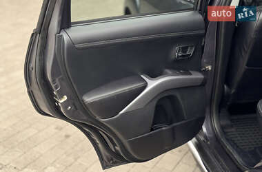Внедорожник / Кроссовер Mitsubishi Outlander 2010 в 