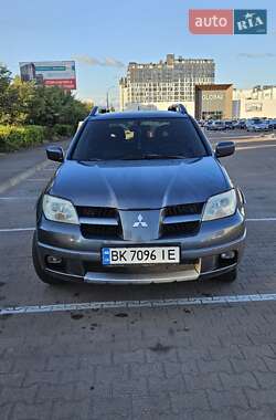 Внедорожник / Кроссовер Mitsubishi Outlander 2005 в 