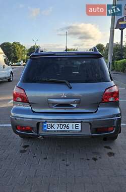 Внедорожник / Кроссовер Mitsubishi Outlander 2005 в 